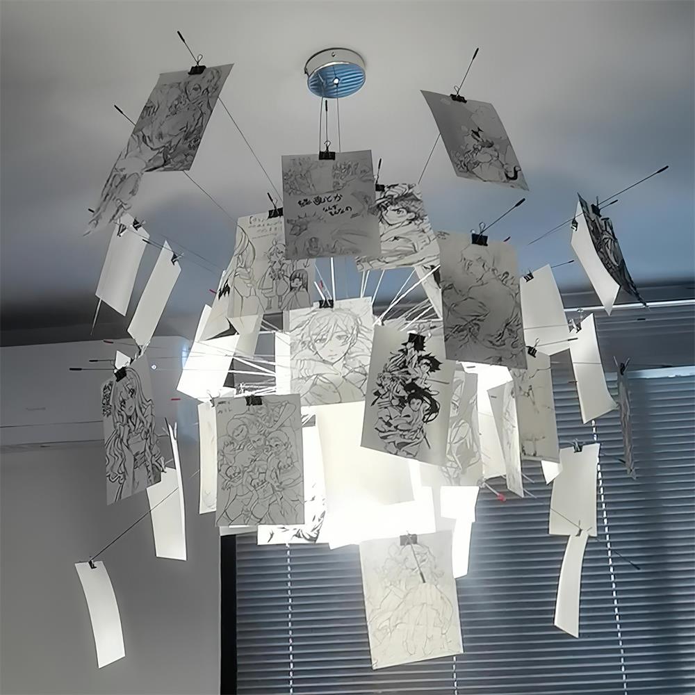 Kronleuchter aus Papier und Metall mit farbigen oder weißen Karten im verspielten modernen Stil