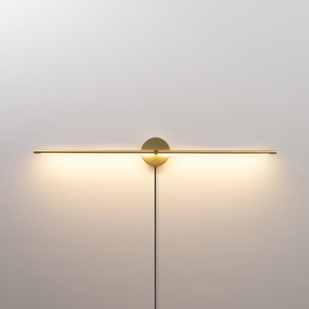 Minimalistische zeitgenössische lineare LED-Wandleuchte mit Stecker