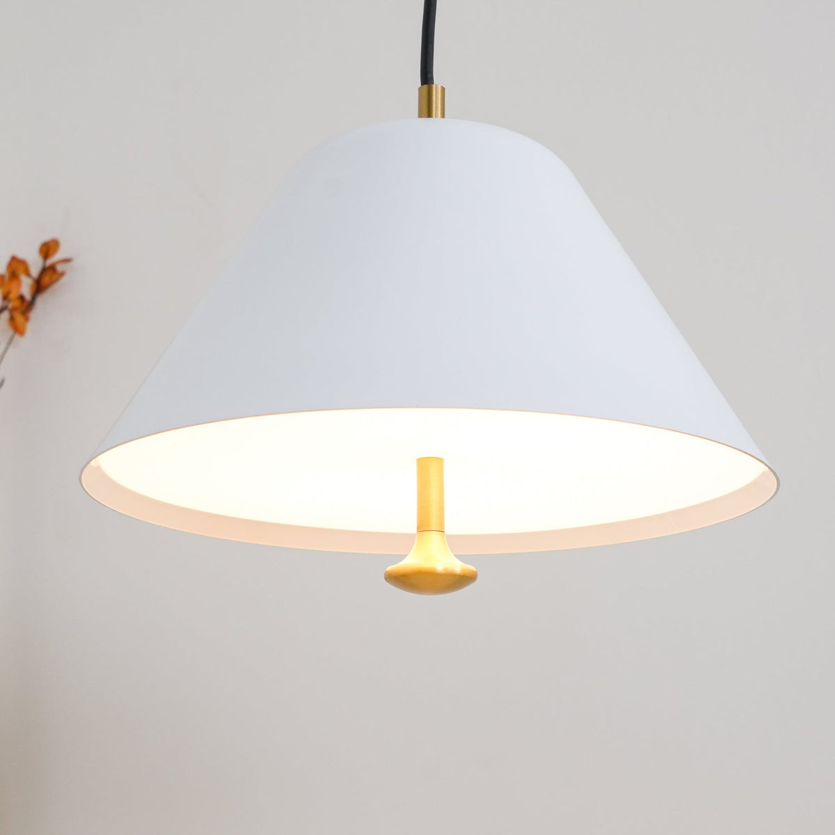 Evir Pendelleuchte Glockenform Glas Messing Minimalistisch