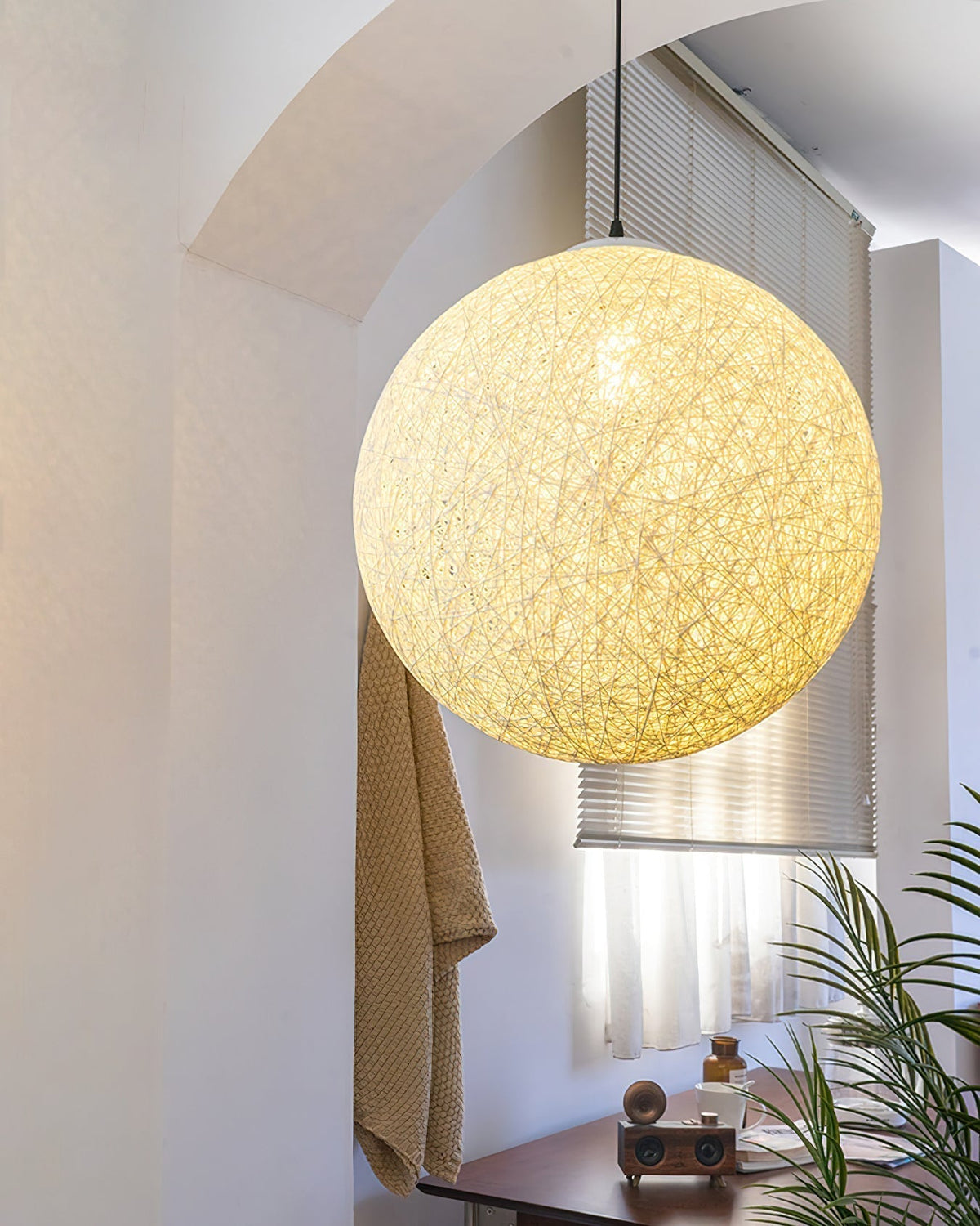 Rovira Pendelleuchte aus Hanf-Rattan in Kugelform im Boho-Stil