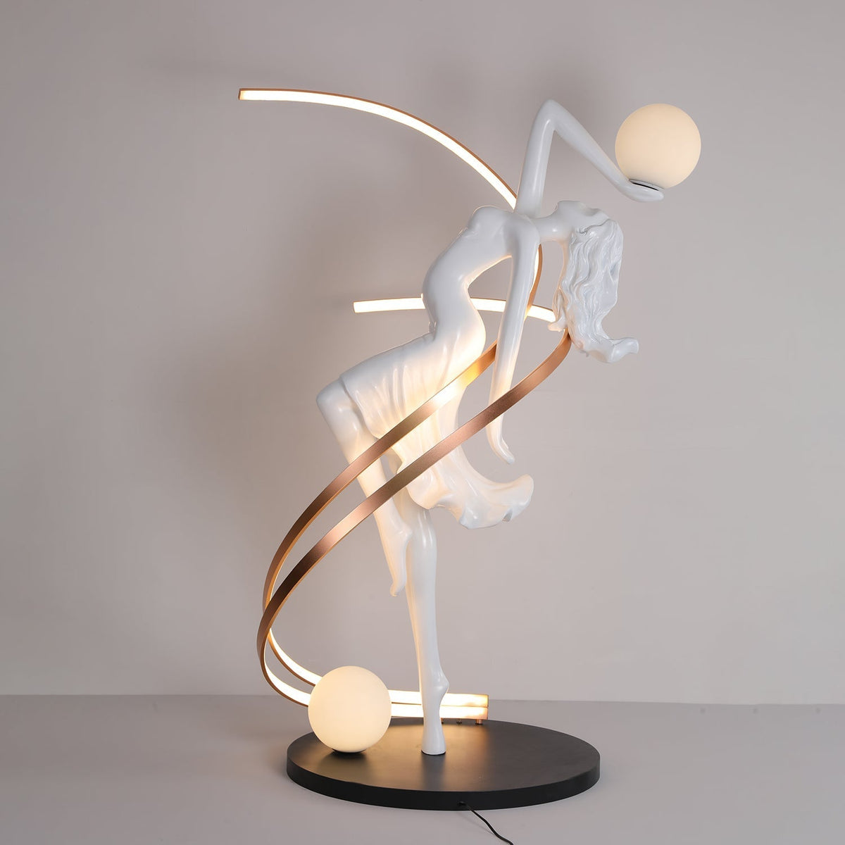 Mirorelia Stehleuchte Göttinnenstatue Elegant