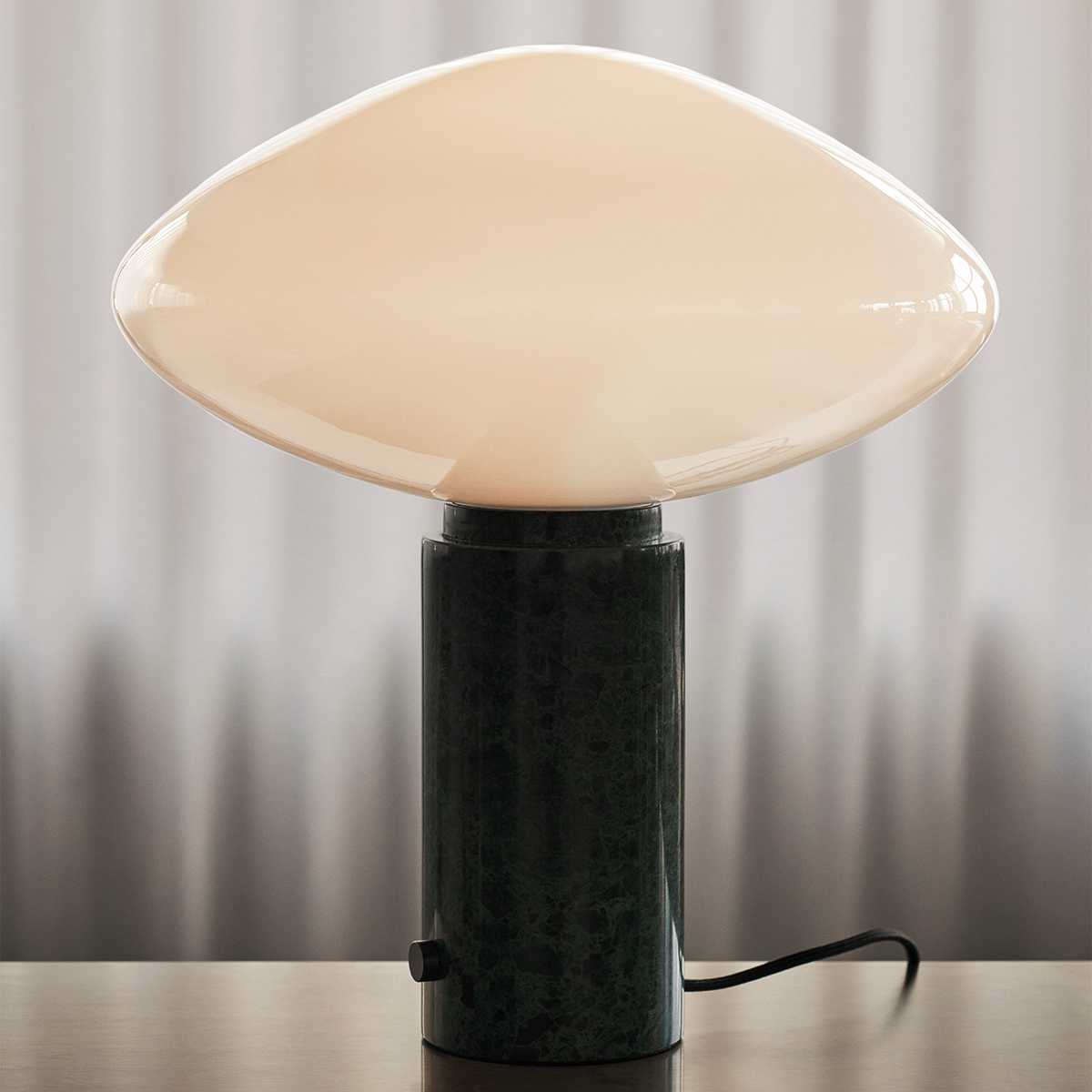 Lioralira Tischleuchte mit Glas-Lampenschirm und grünem Marmorbasis