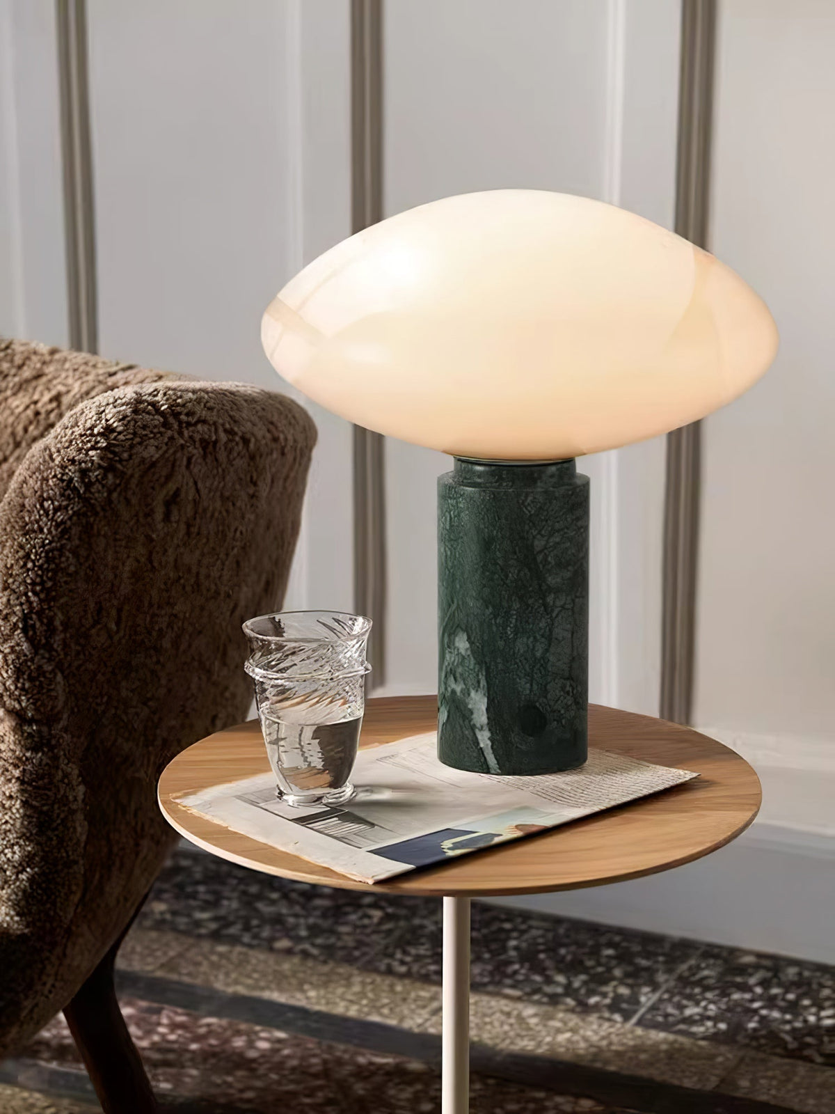 Lioralira Tischleuchte mit Glas-Lampenschirm und grünem Marmorbasis