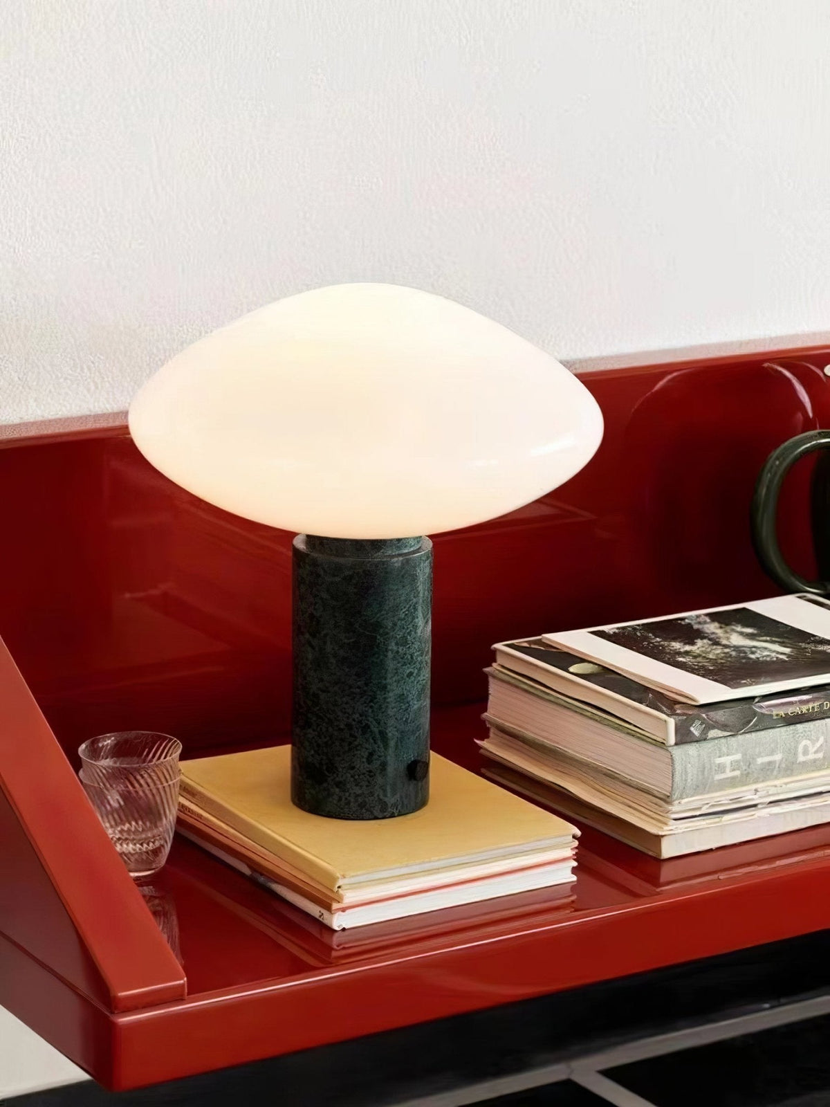Lioralira Tischleuchte mit Glas-Lampenschirm und grünem Marmorbasis