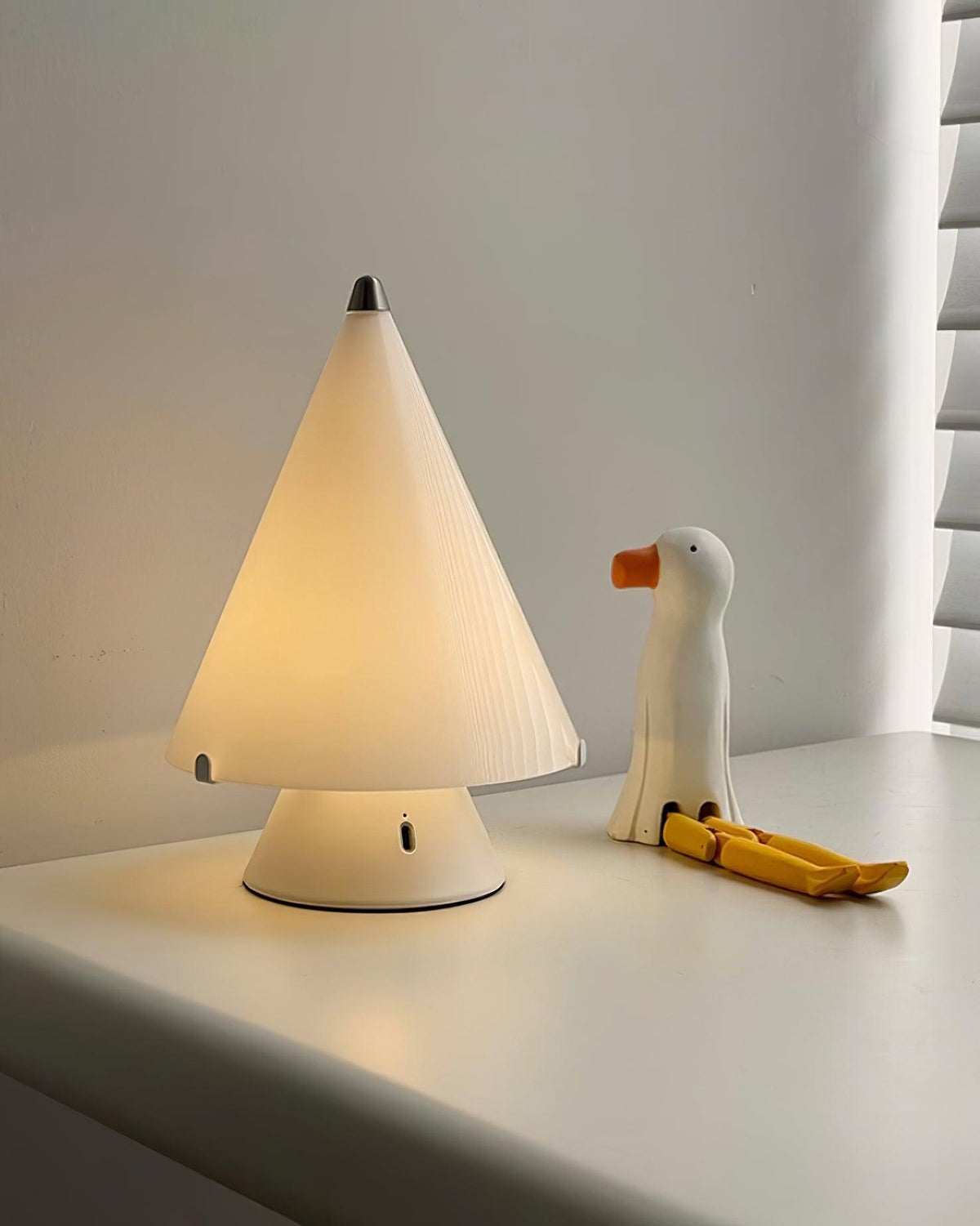 Lrtvin Minimalistische Tischleuchte aus Glas