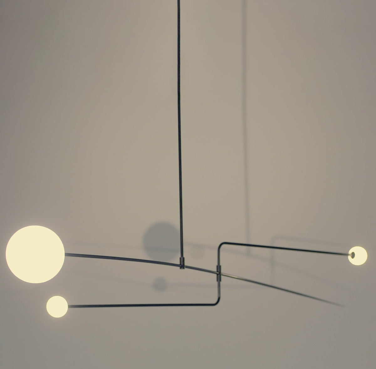 Viraiseon Kronleuchter Mobile Schwarz Minimalistisch