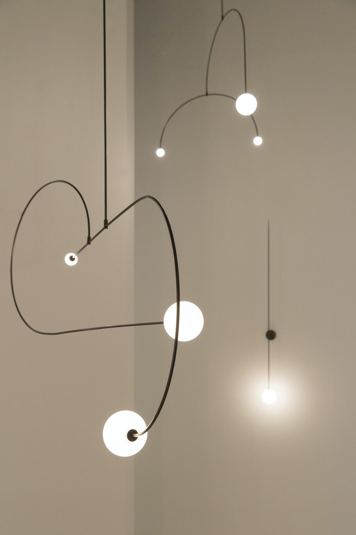 Viraiseon Kronleuchter Mobile Schwarz Minimalistisch