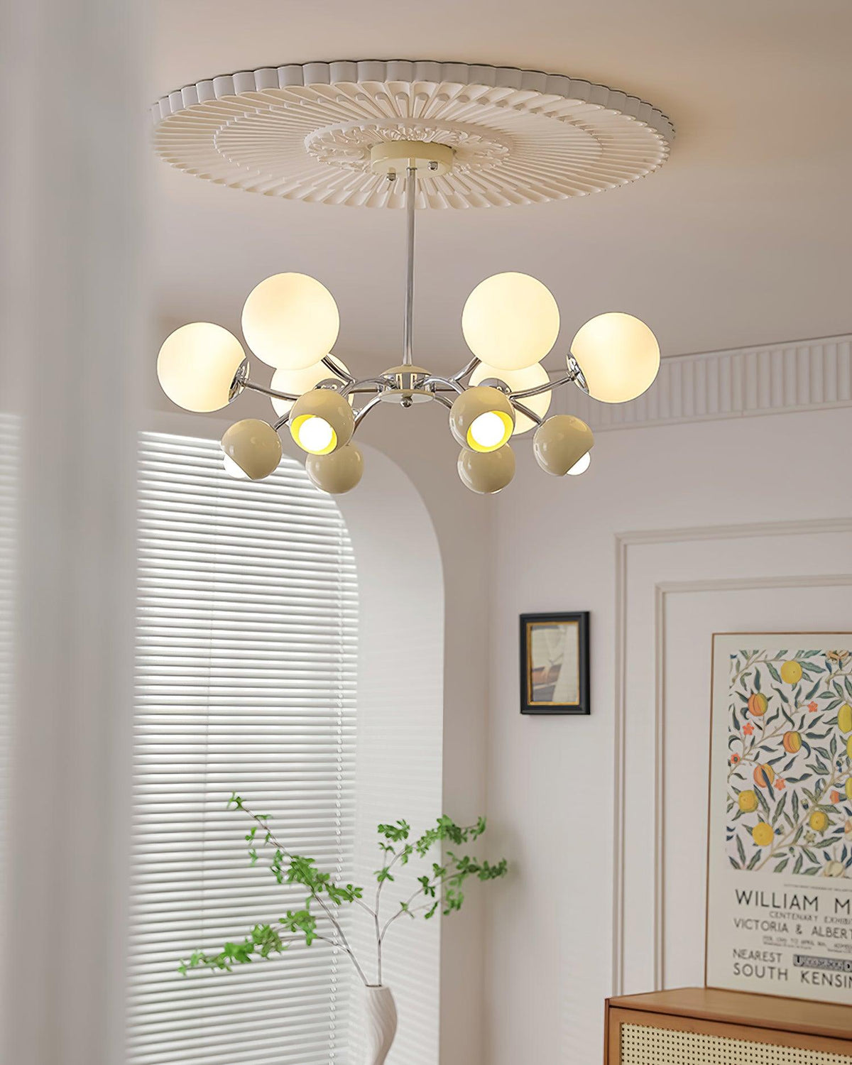 Eloria Kronleuchter Glas Kuppel Petal Minimalistisch Ambiente