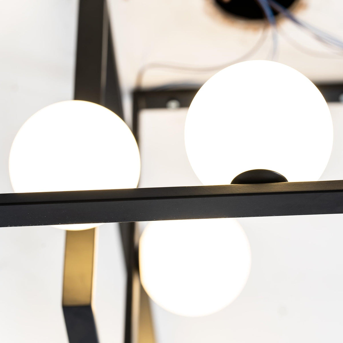Veliiel Kronleuchter Mondrian aus Glas in Messing mit geometrischem Design