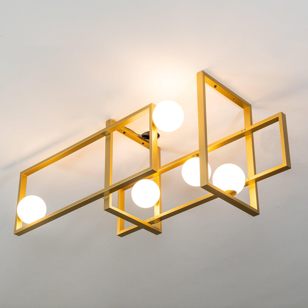 Veliiel Kronleuchter Mondrian aus Glas in Messing mit geometrischem Design