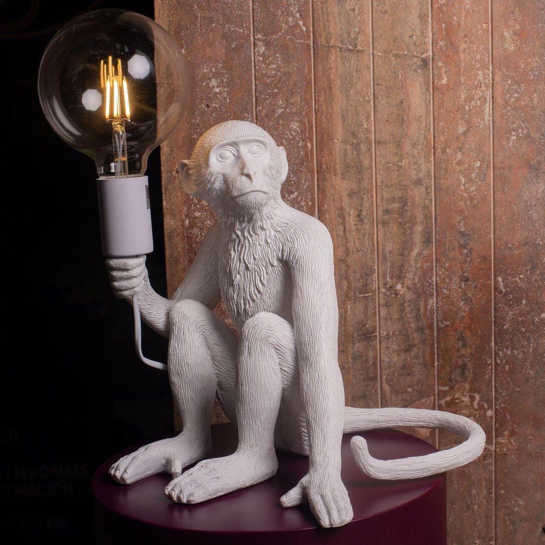 Nirielia Kunstharz-Tischleuchte in whimsischer Form