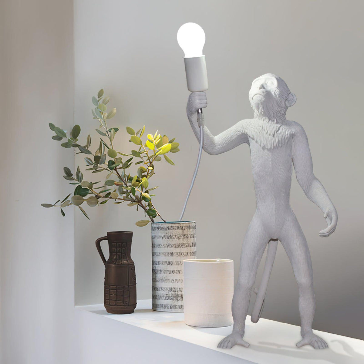 Nirielia Kunstharz-Tischleuchte in whimsischer Form