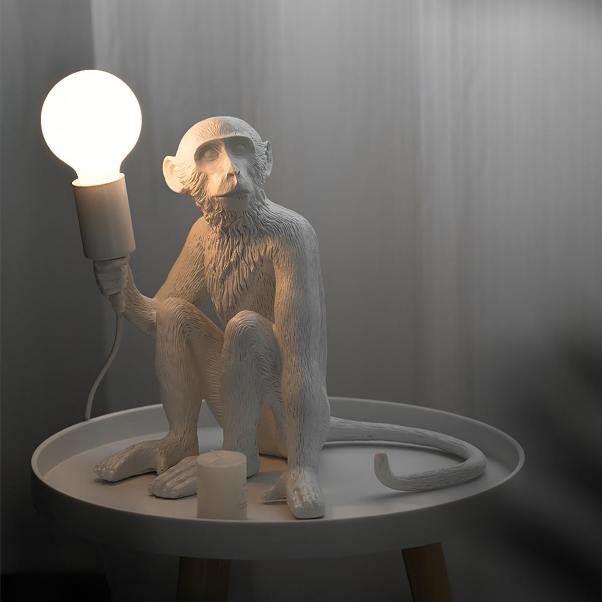 Nirielia Kunstharz-Tischleuchte in whimsischer Form