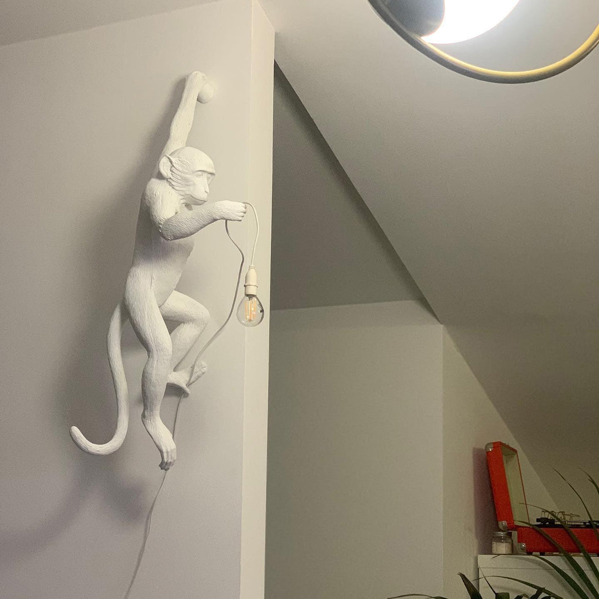 Bnx Kunstharz-Wandleuchte im Kieselsteinform-Design