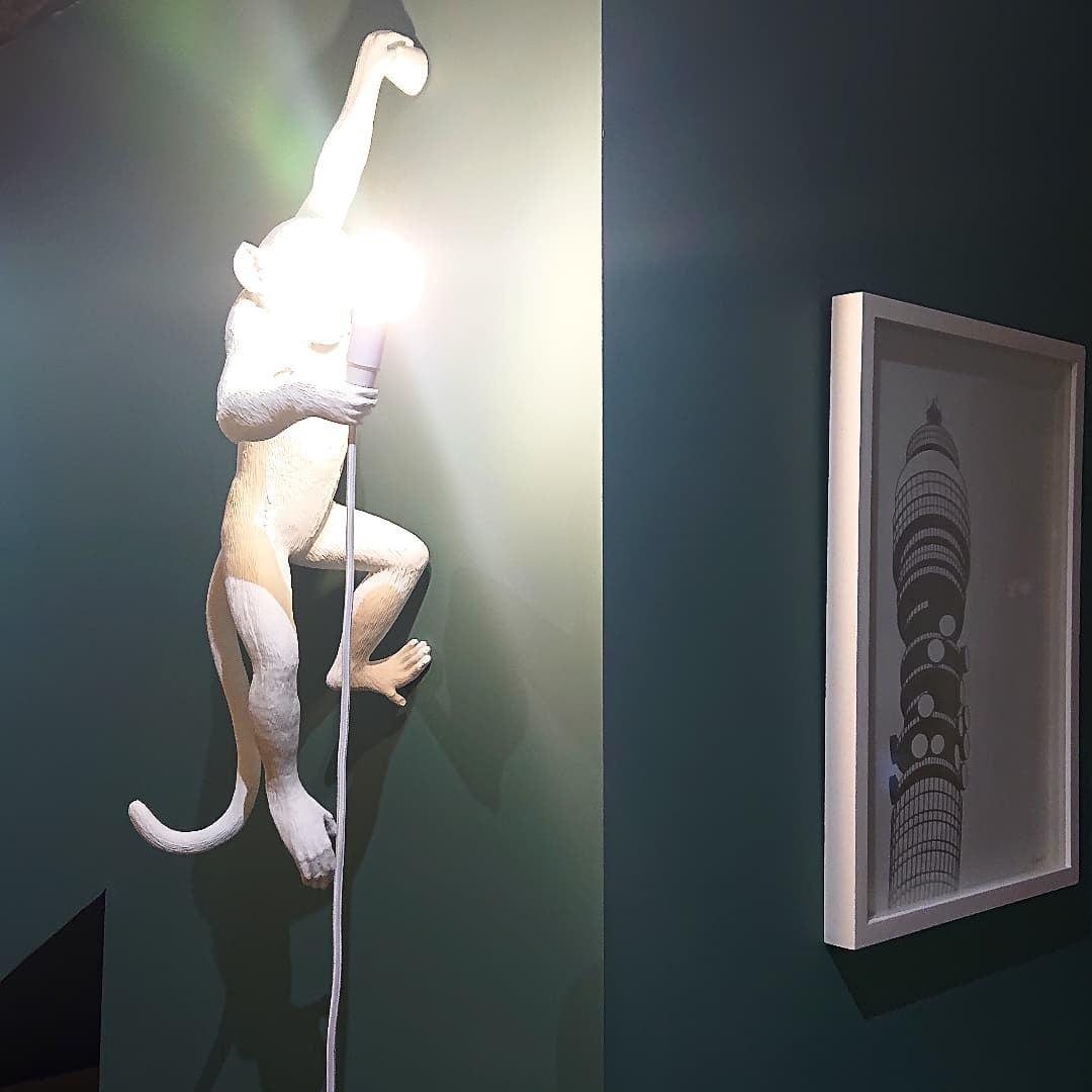 Bnx Kunstharz-Wandleuchte im Kieselsteinform-Design