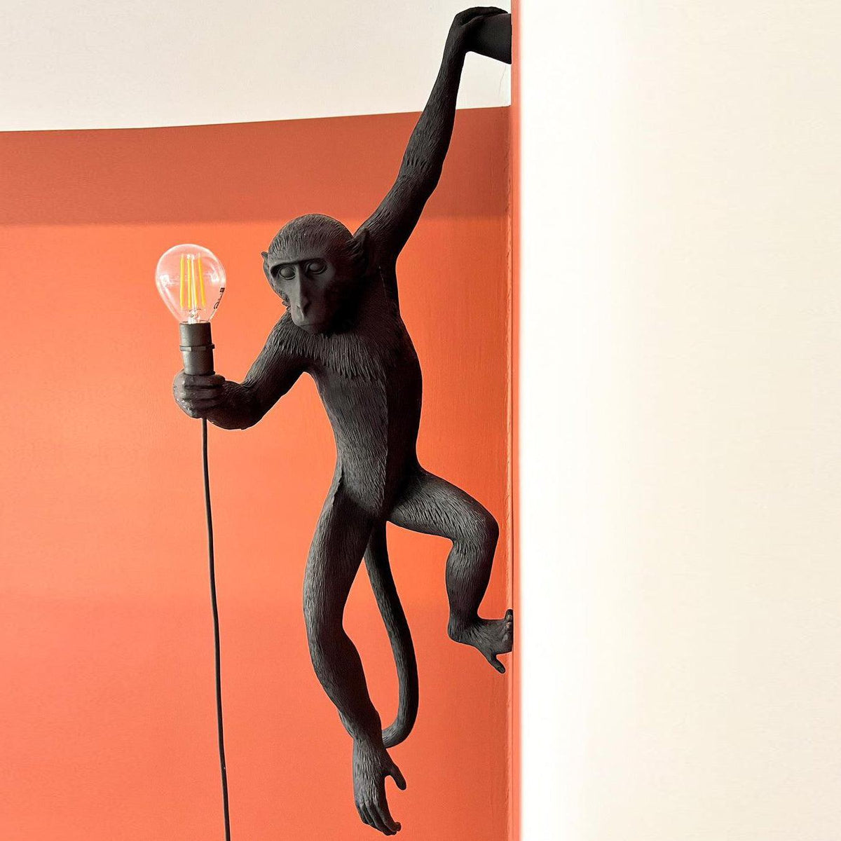 Bnx Kunstharz-Wandleuchte im Kieselsteinform-Design