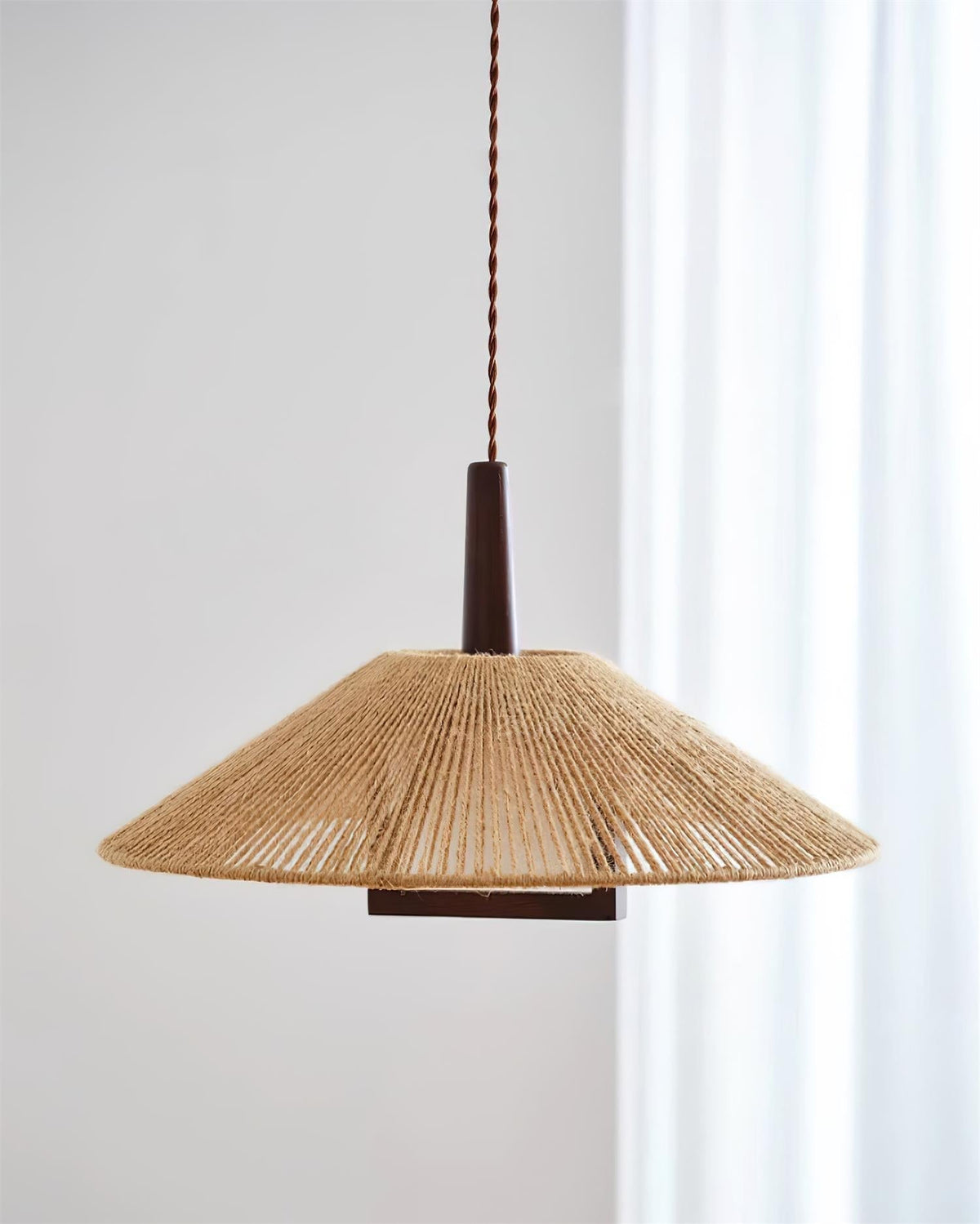 Fidoya Pendelleuchte aus geflochtenem Rattan in Kegelform