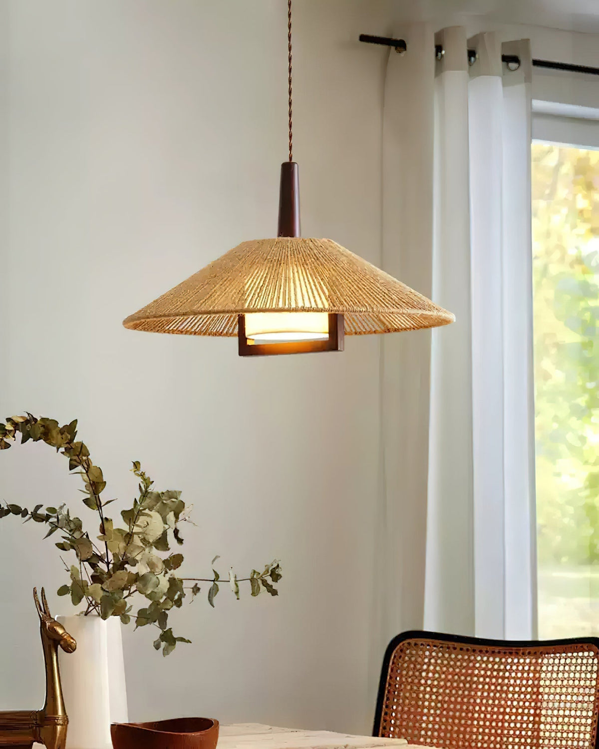 Fidoya Pendelleuchte aus geflochtenem Rattan in Kegelform