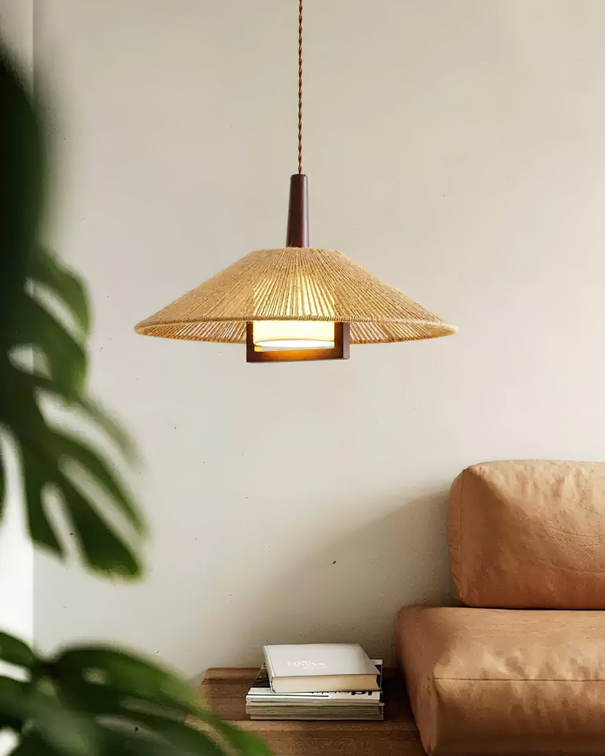 Fidoya Pendelleuchte aus geflochtenem Rattan in Kegelform