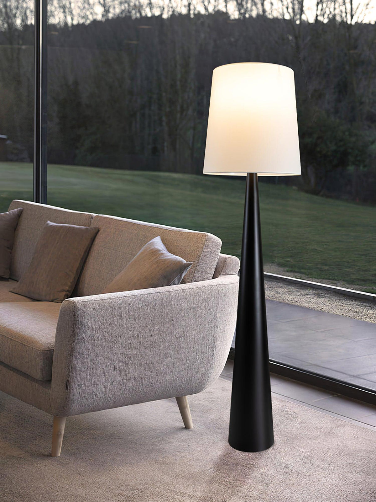 Linania Stehleuchte aus Stoff im minimalistischen Stil
