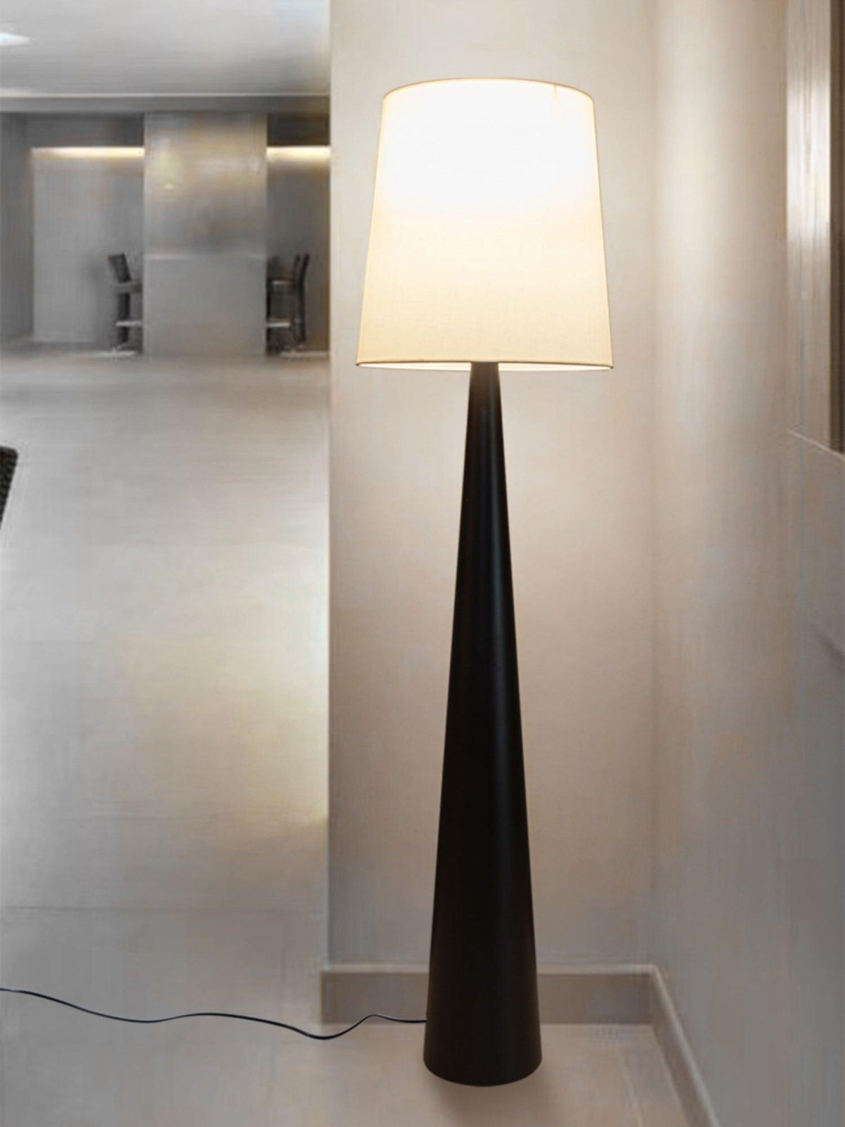 Linania Stehleuchte aus Stoff im minimalistischen Stil