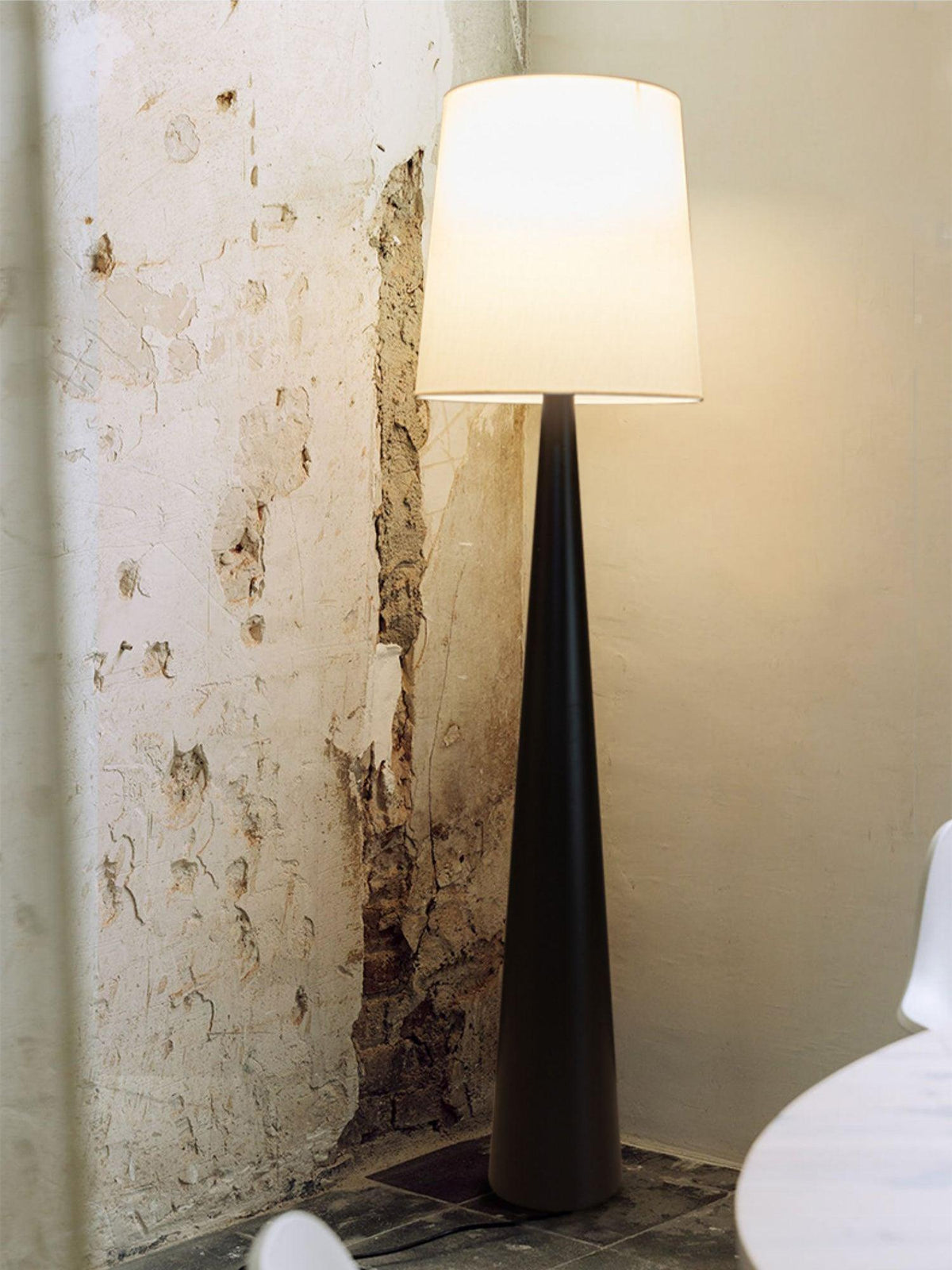 Linania Stehleuchte aus Stoff im minimalistischen Stil