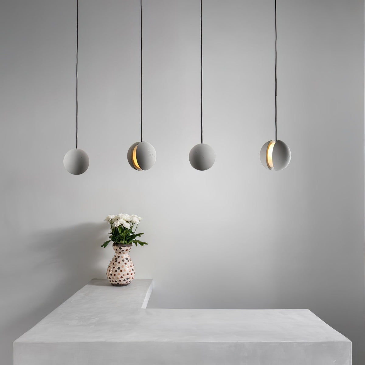 Umi Pendelleuchte aus Beton Kugel Mond Minimalistisch