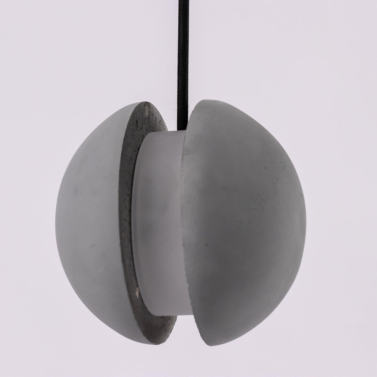 Umi Pendelleuchte aus Beton Kugel Mond Minimalistisch