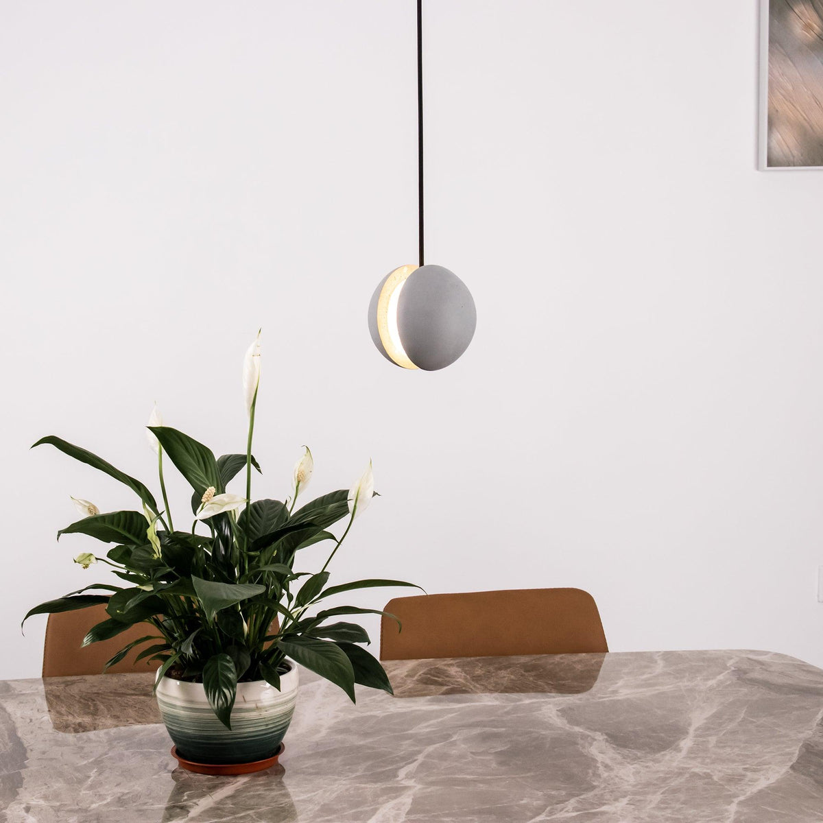 Umi Pendelleuchte aus Beton Kugel Mond Minimalistisch