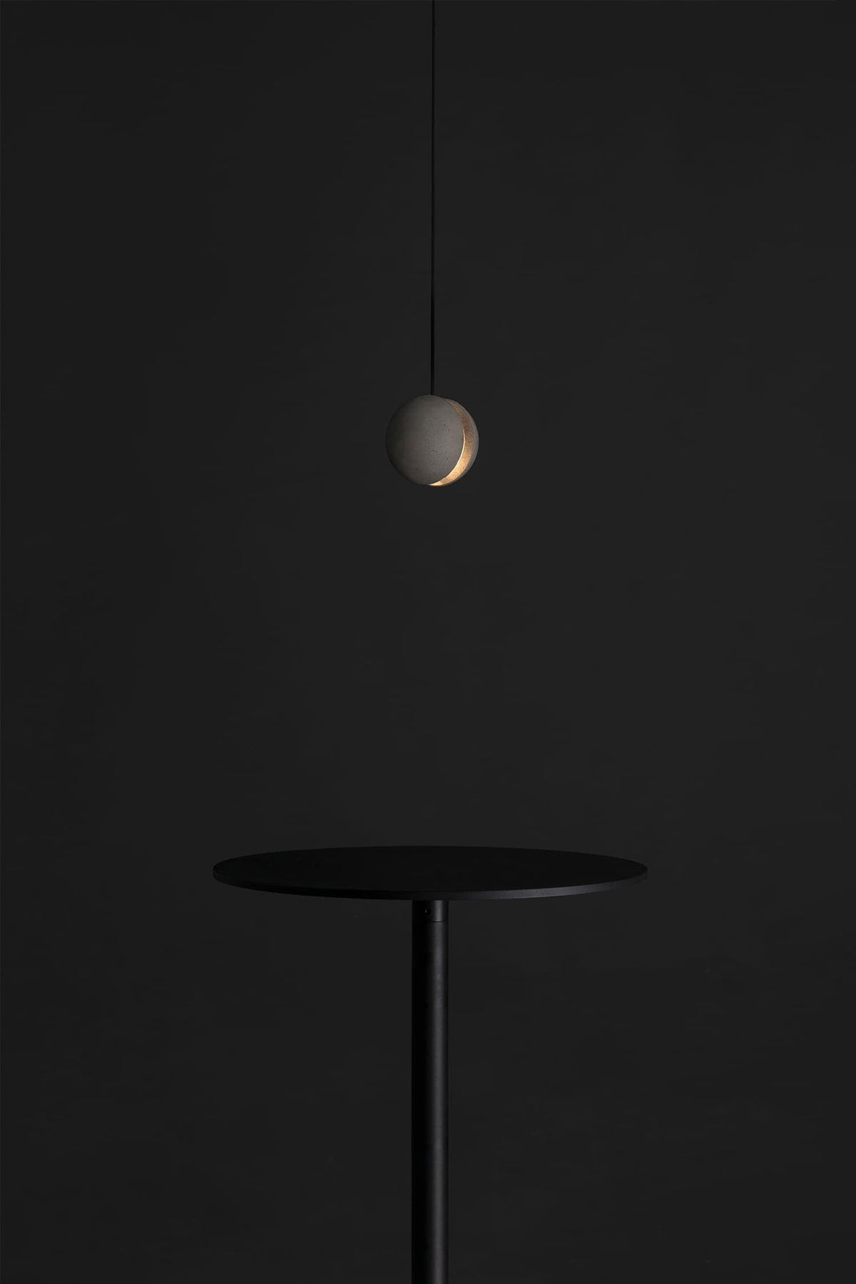 Umi Pendelleuchte aus Beton Kugel Mond Minimalistisch
