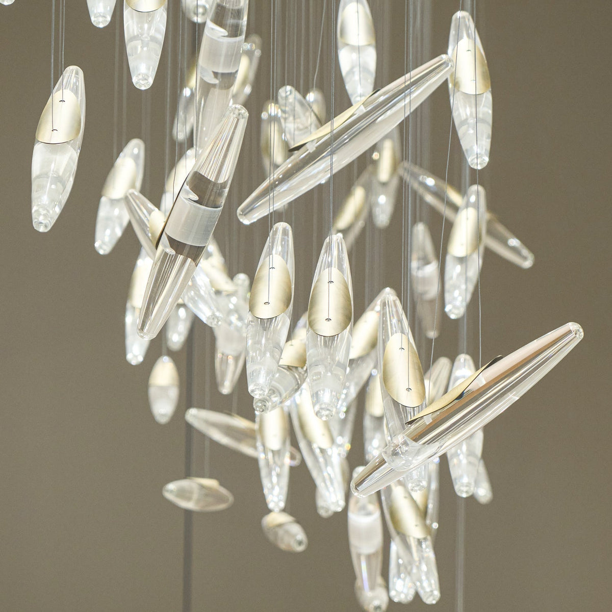 Hylor luxuriöser Kronleuchter aus Glas mit Moonlight Whispers