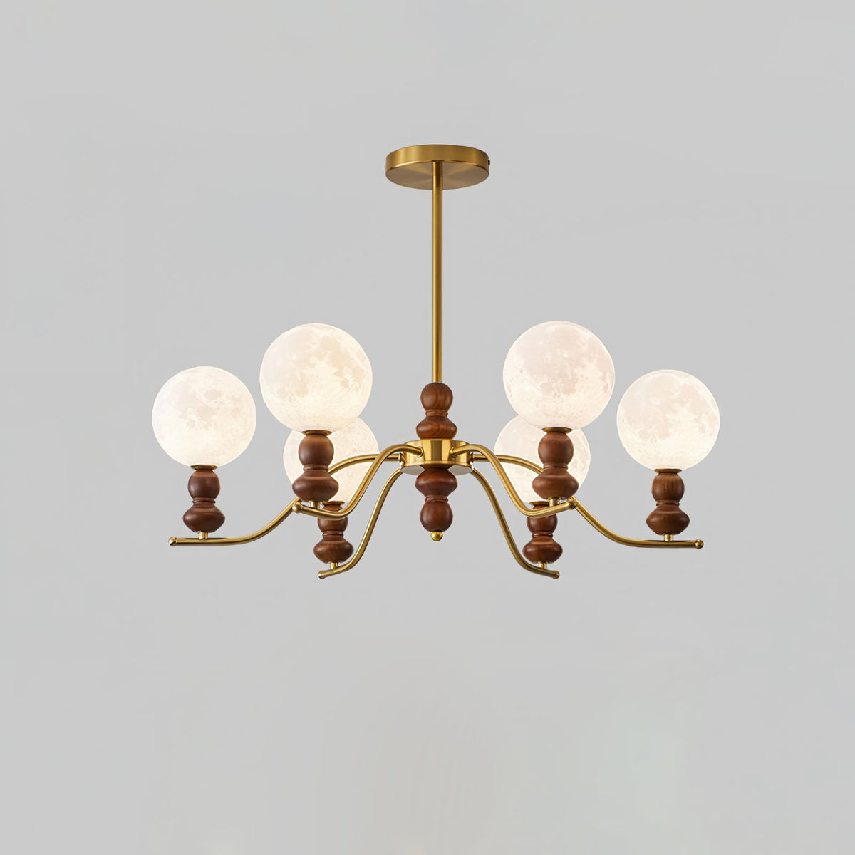 Elvivira Kronleuchter aus Messing und Holz mit Mond-Kugeln, elegant