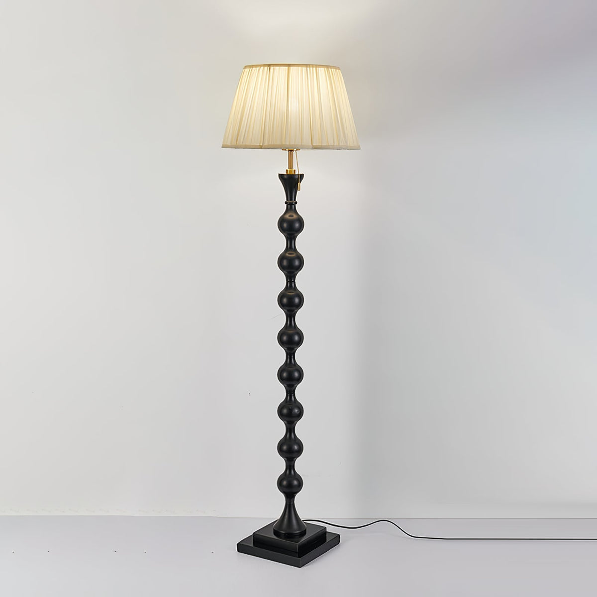 Celon Stehleuchte aus Holz und Stoff im Vintage-Stil
