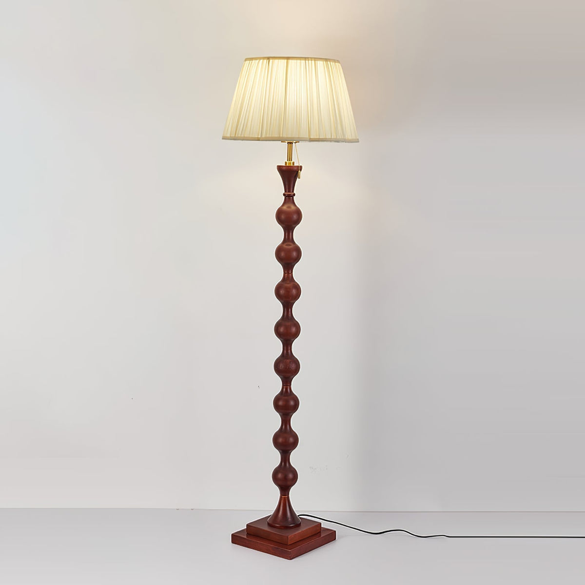 Celon Stehleuchte aus Holz und Stoff im Vintage-Stil