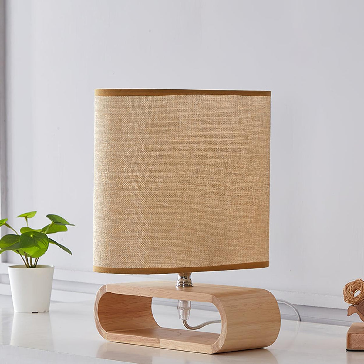 Loop Tischlampe aus rustikalem Holz