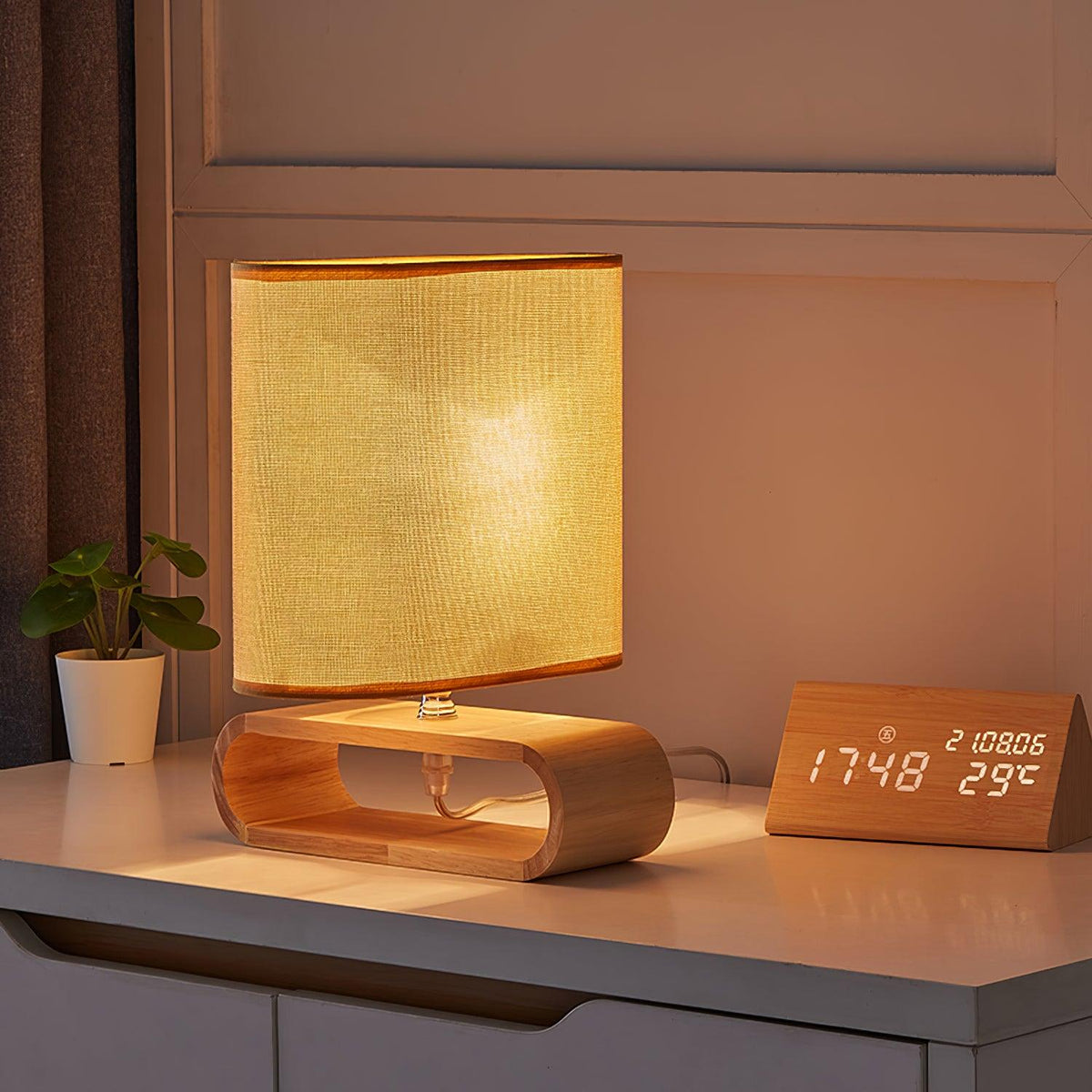 Loop Tischlampe aus rustikalem Holz