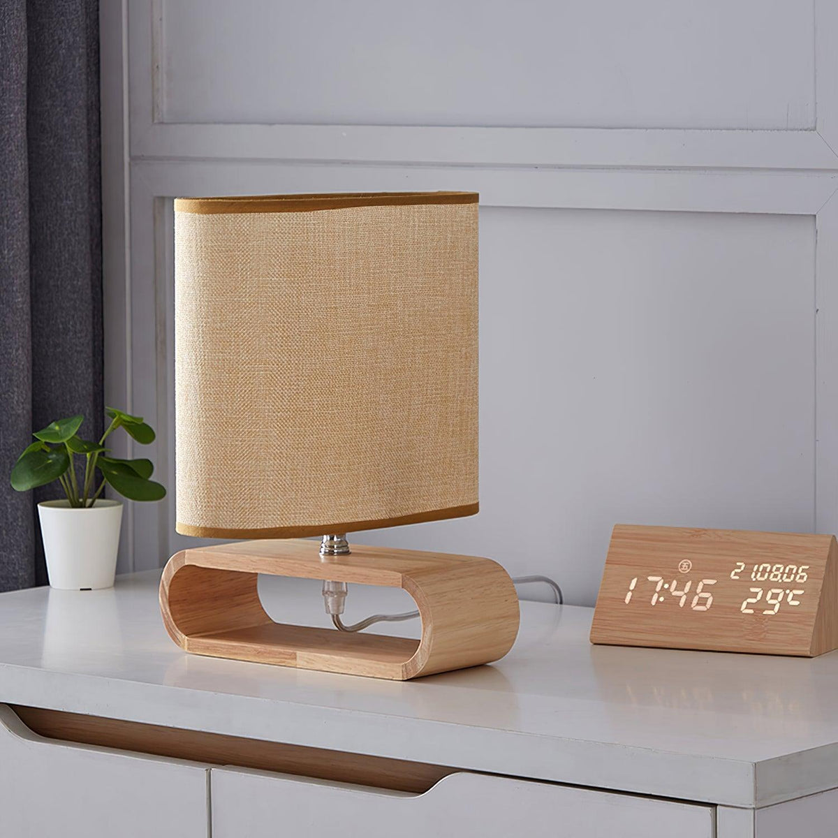 Loop Tischlampe aus rustikalem Holz