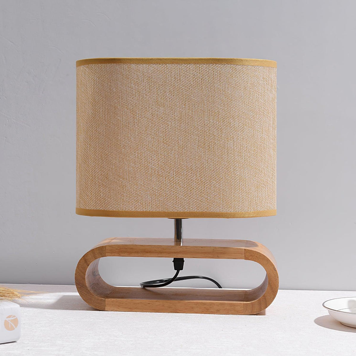 Loop Tischlampe aus rustikalem Holz