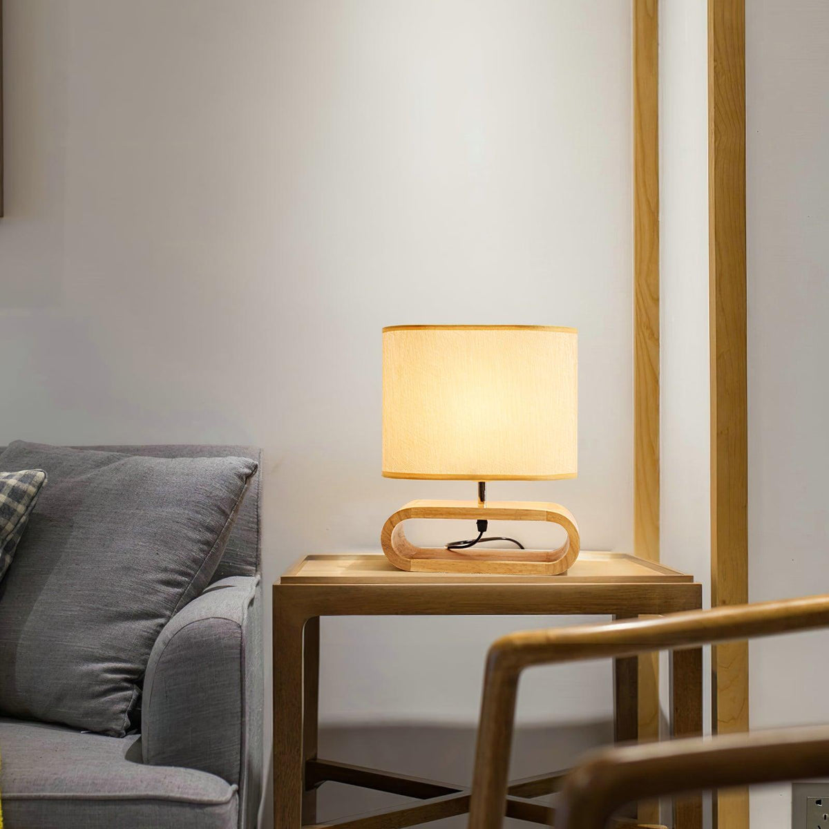 Loop Tischlampe aus rustikalem Holz