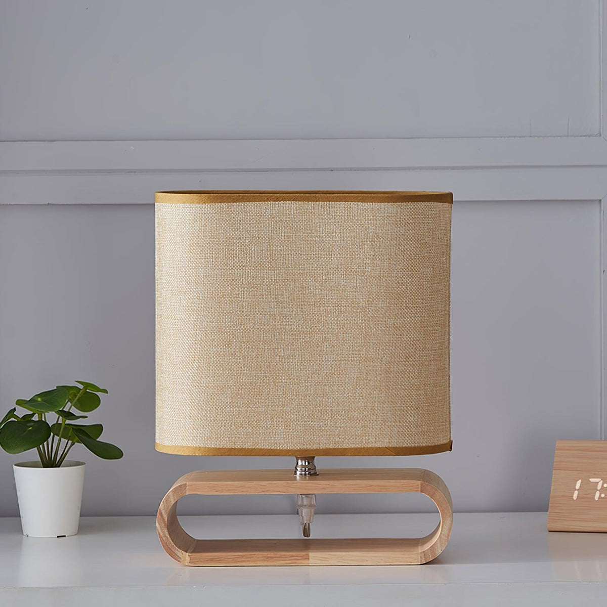 Loop Tischlampe aus rustikalem Holz