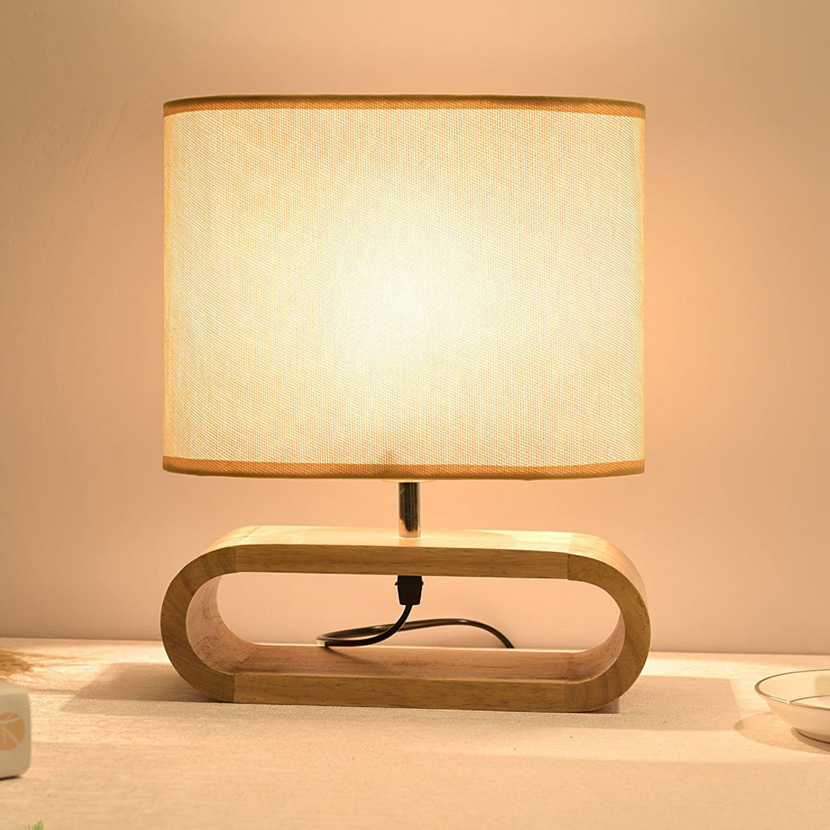 Loop Tischlampe aus rustikalem Holz