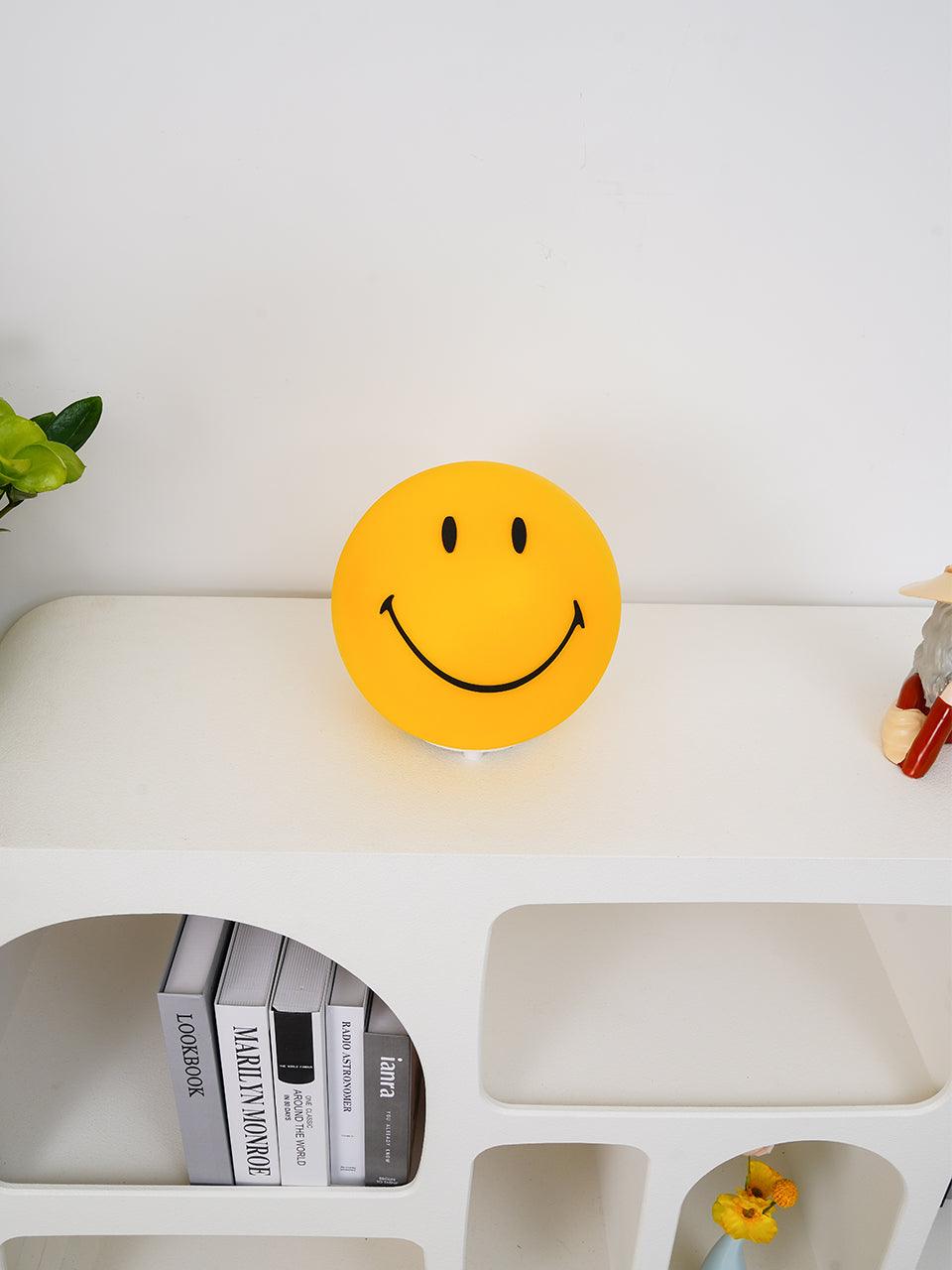 Rymt Tischlampe aus Kunststoff in gelber, verspielter Form