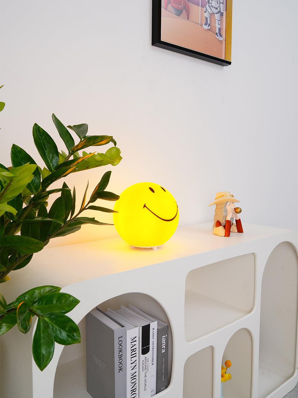 Rymt Tischlampe aus Kunststoff in gelber, verspielter Form