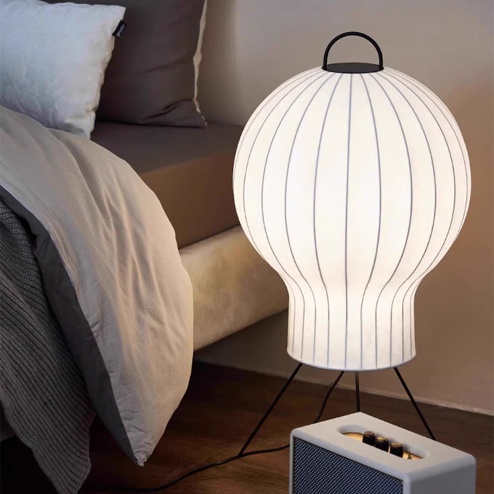 Balloon Stehleuchte aus Seide im minimalistischen Stil
