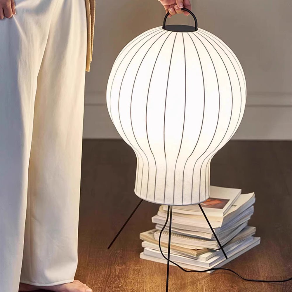 Balloon Stehleuchte aus Seide im minimalistischen Stil