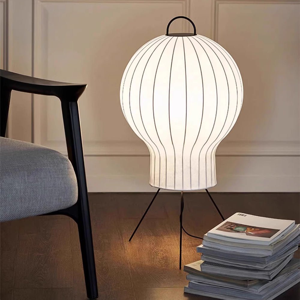Balloon Stehleuchte aus Seide im minimalistischen Stil