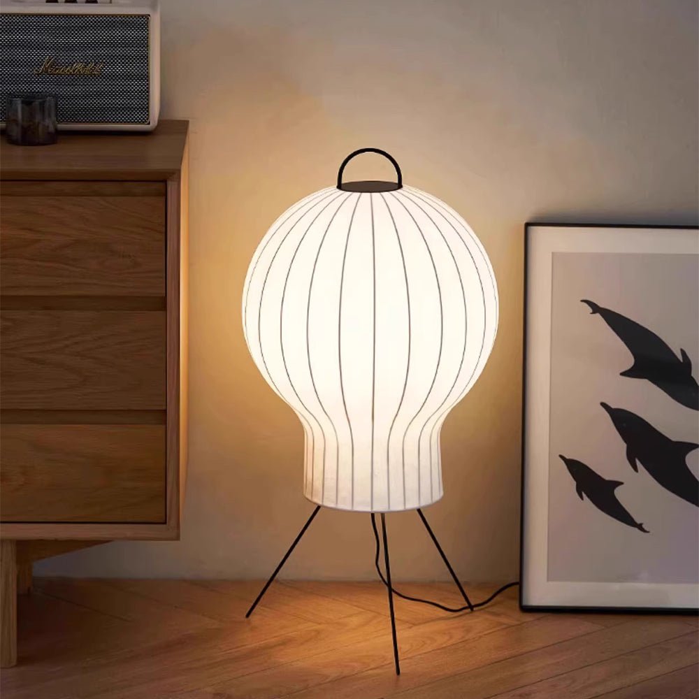 Balloon Stehleuchte aus Seide im minimalistischen Stil