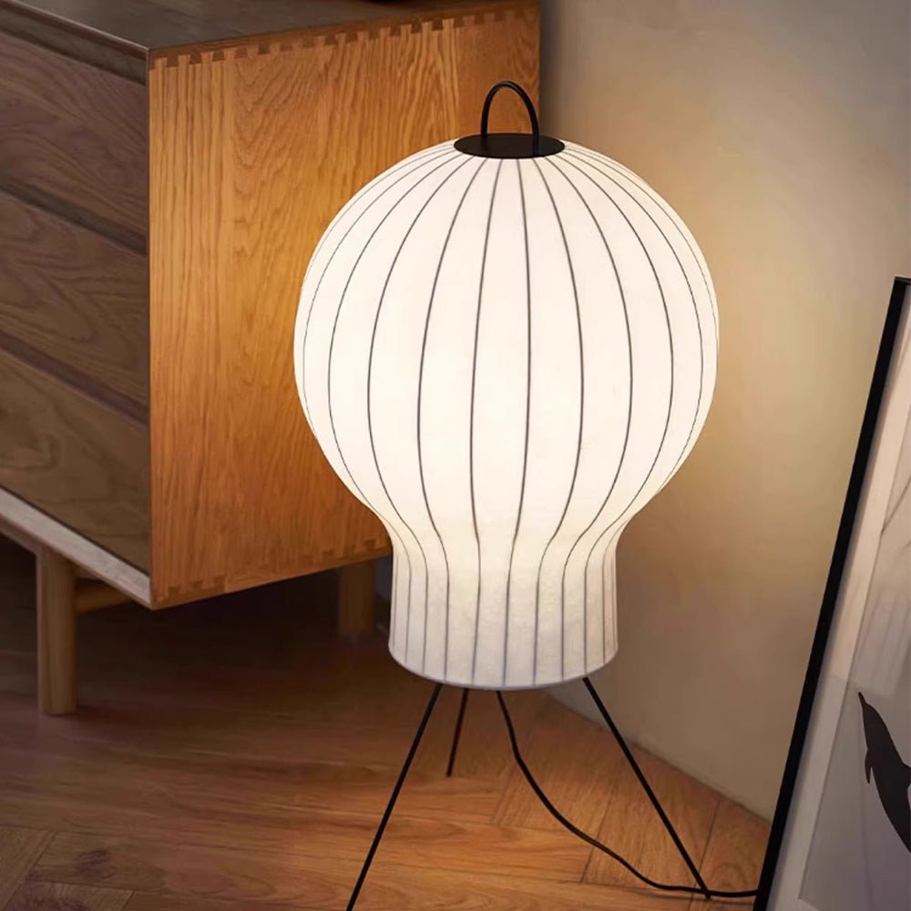 Balloon Stehleuchte aus Seide im minimalistischen Stil