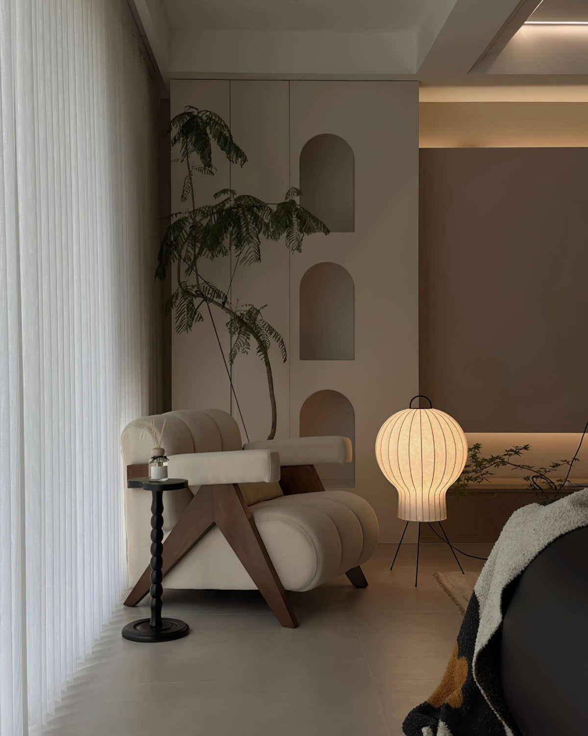 Balloon Stehleuchte aus Seide im minimalistischen Stil