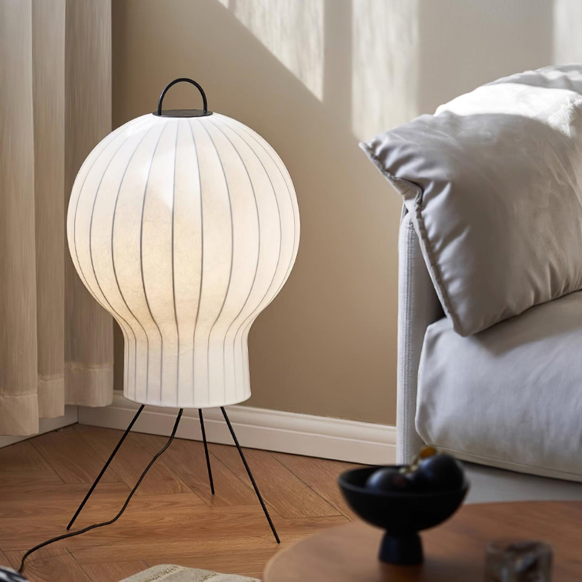 Balloon Stehleuchte aus Seide im minimalistischen Stil